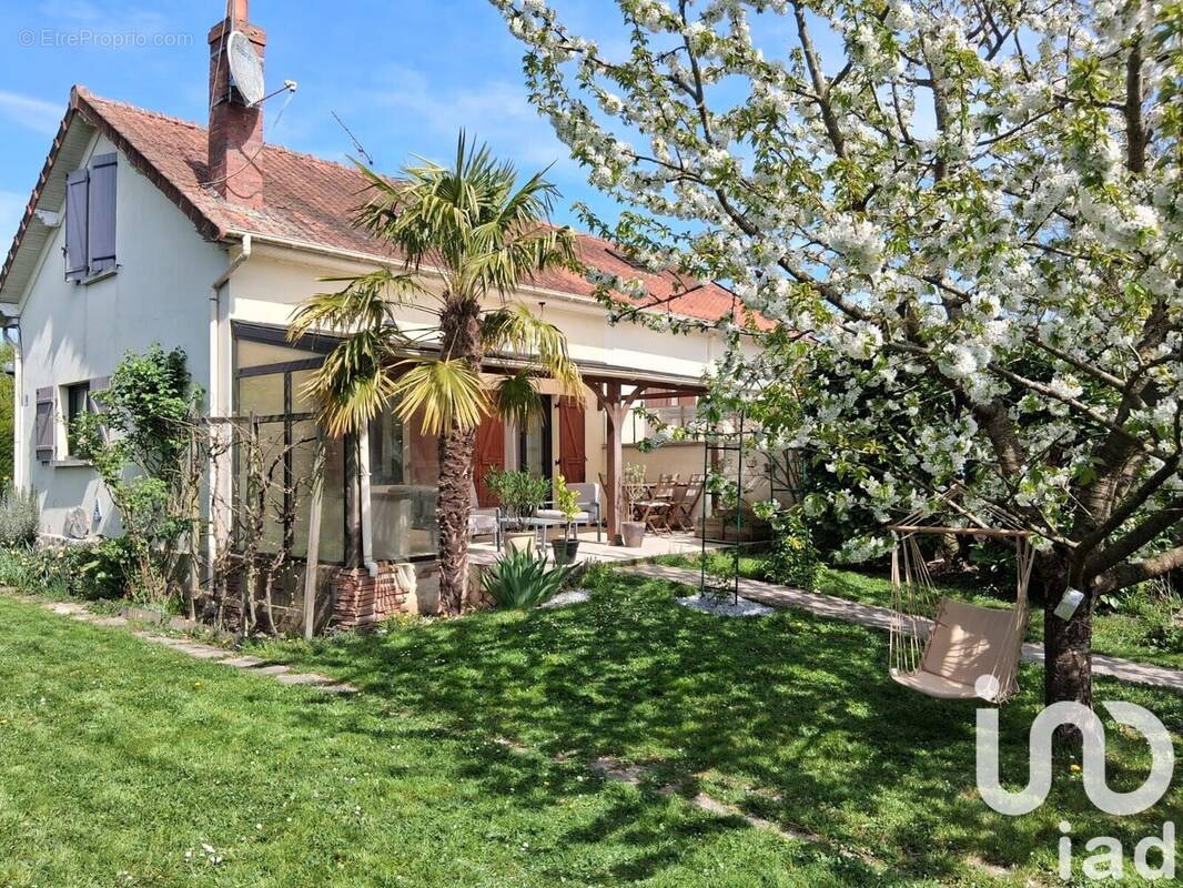 Photo 1 - Maison à JUILLY