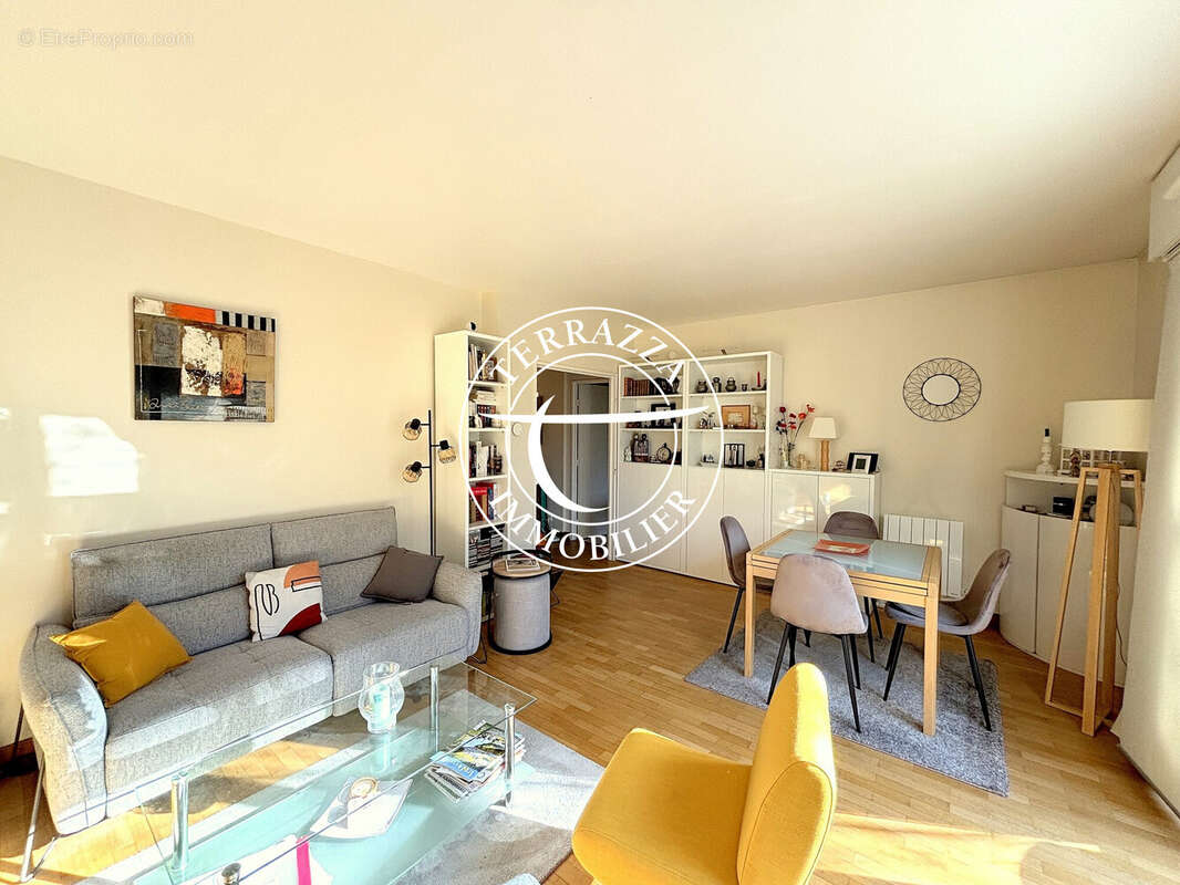 Appartement à LA CELLE-SAINT-CLOUD