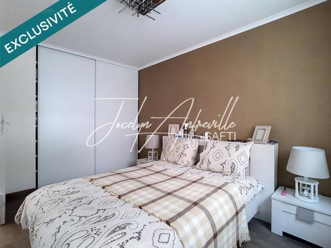 Photo 1 - Appartement à SURESNES