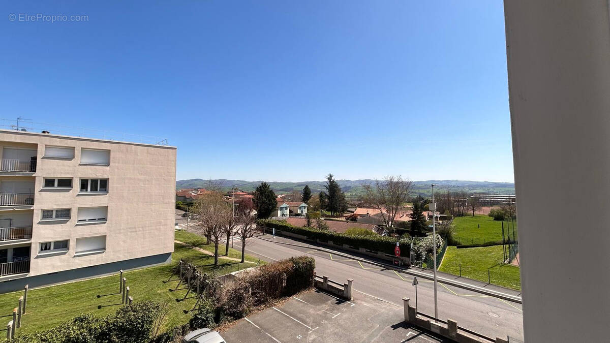 Appartement à CHAZELLES-SUR-LYON
