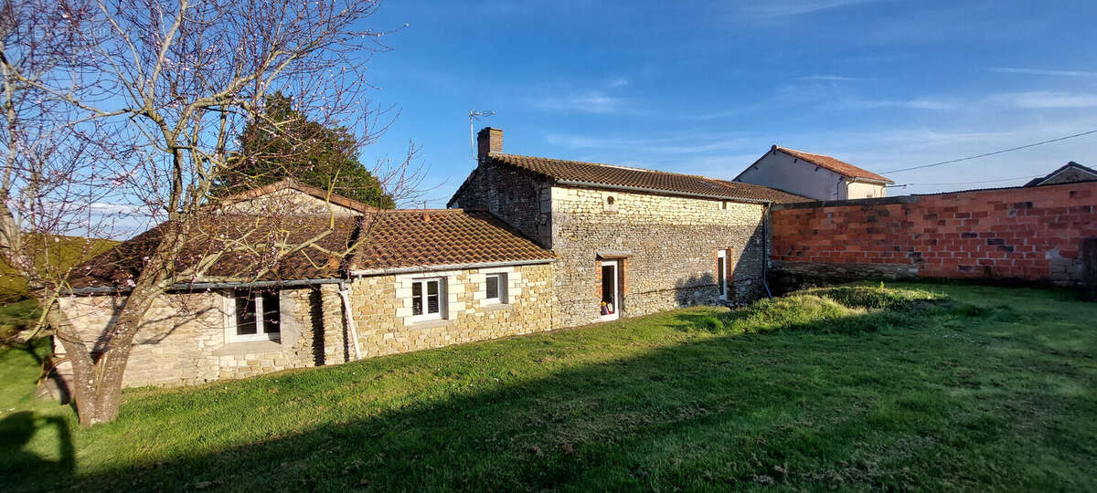 Maison à LENCLOITRE