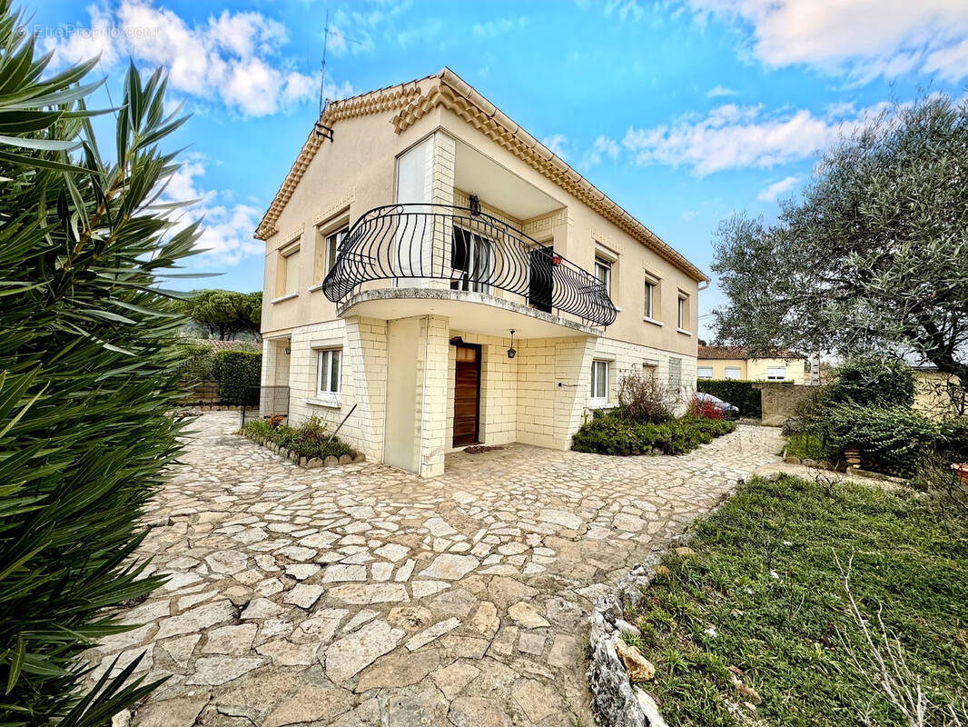 Maison à LAUDUN-L&#039;ARDOISE