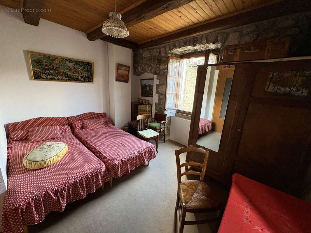 Maison à MONTPEZAT-SOUS-BAUZON