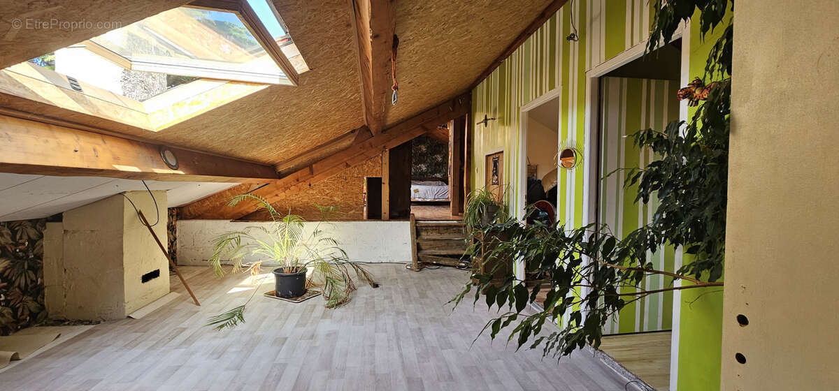 Maison à CHARMES-SUR-RHONE