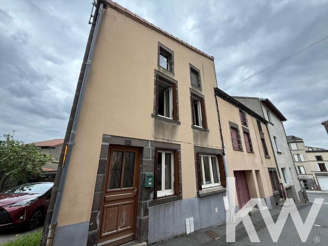 Maison à VOLVIC
