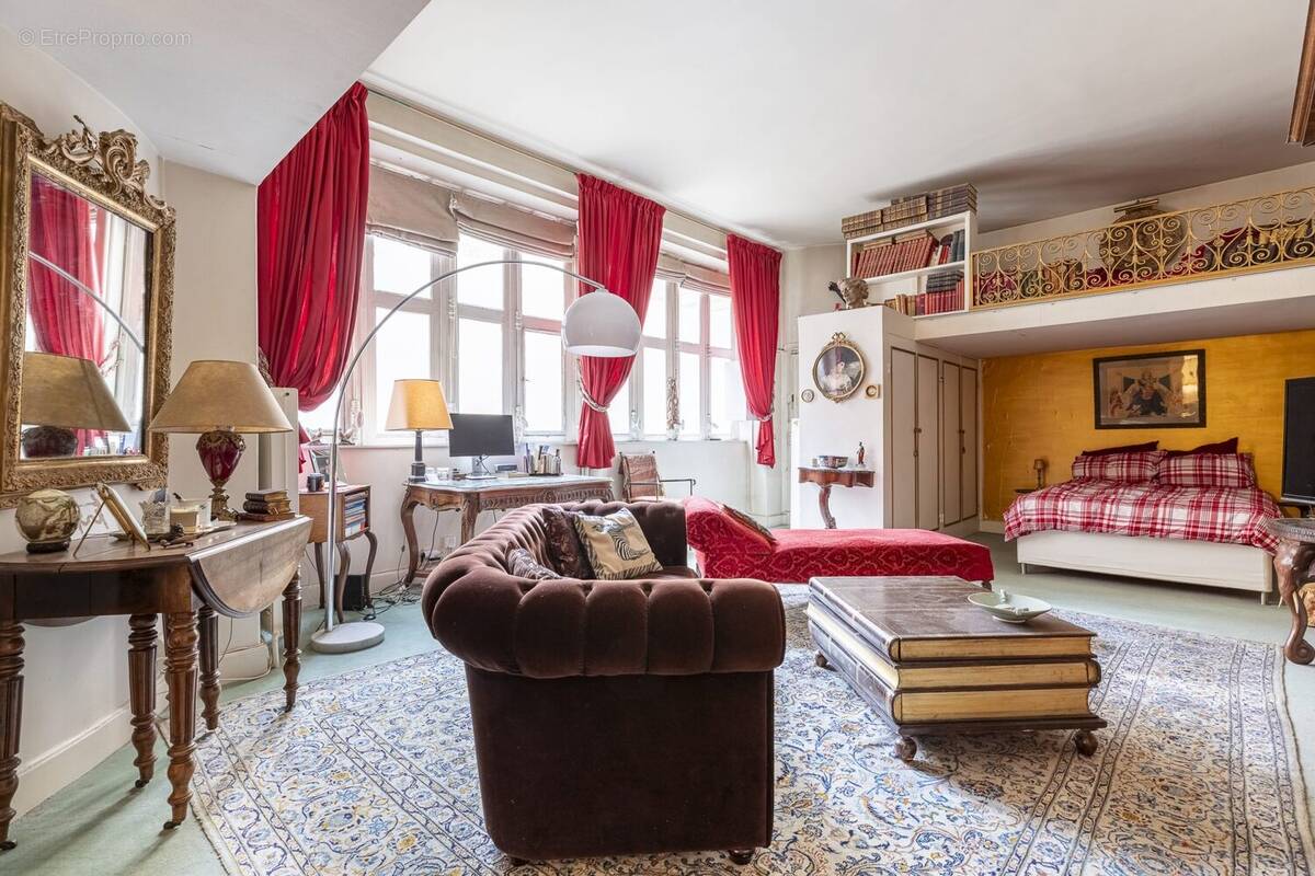 Appartement à PARIS-8E