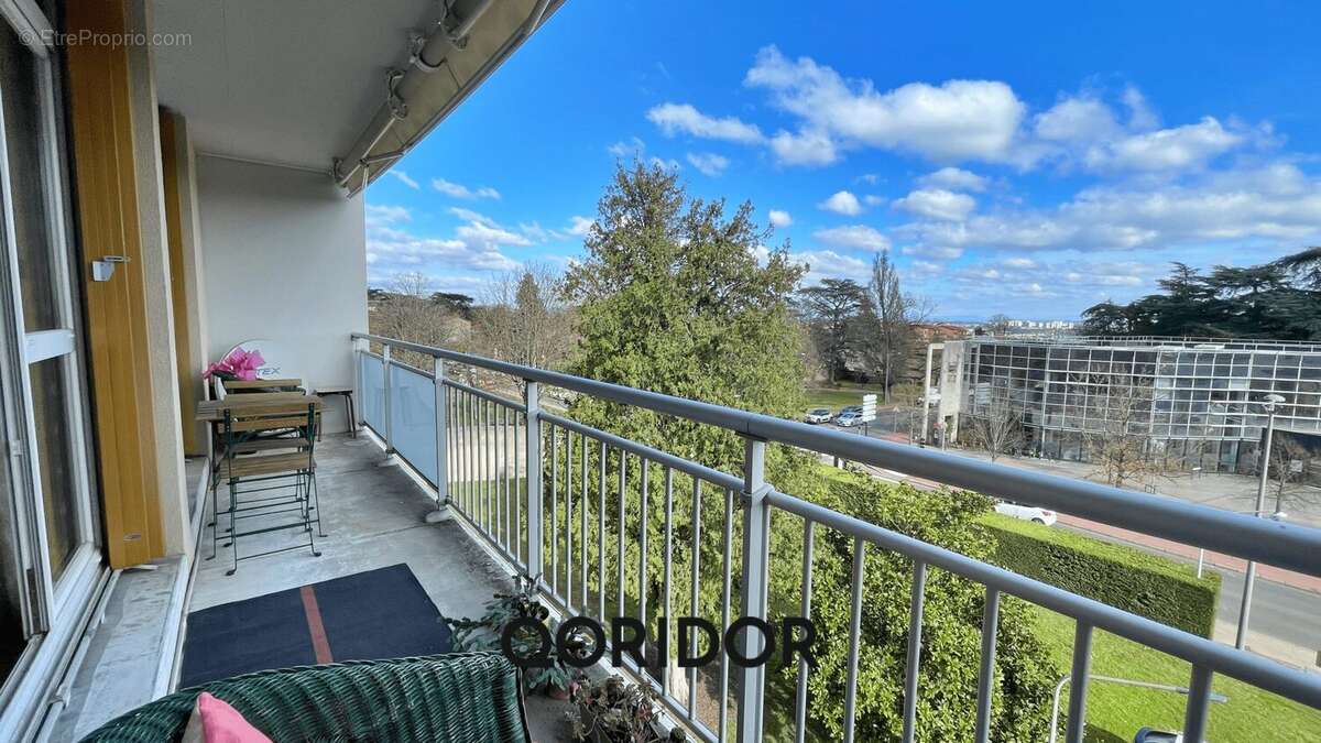 Appartement à SAINT-GENIS-LAVAL