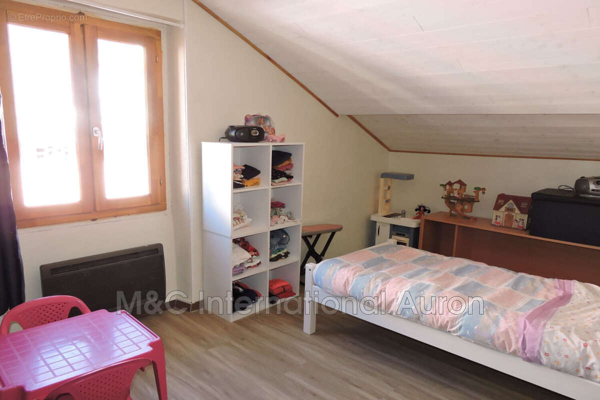Appartement à SAINT-ETIENNE-DE-TINEE