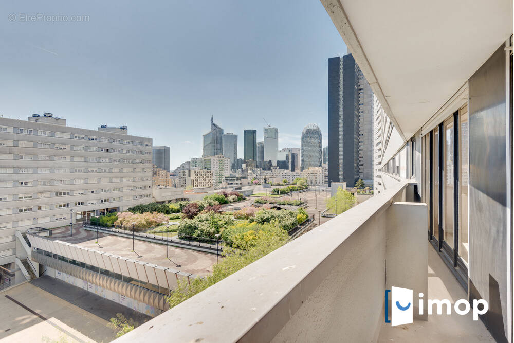 Appartement à COURBEVOIE