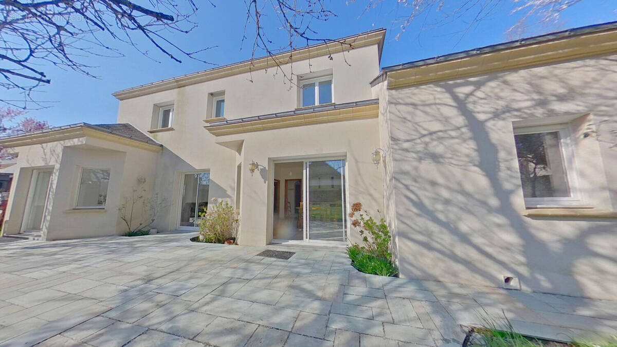 Maison à SAINTE-LUCE-SUR-LOIRE