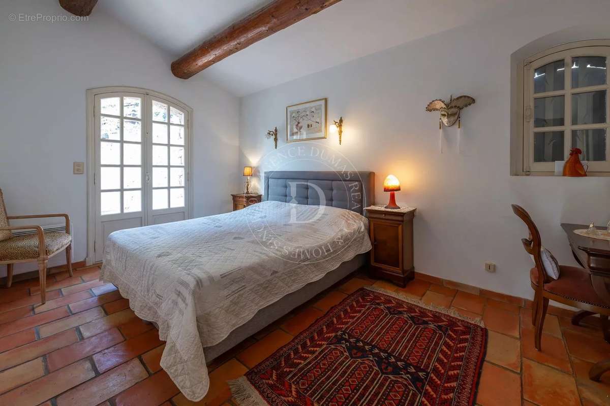 Maison à PUGET-THENIERS