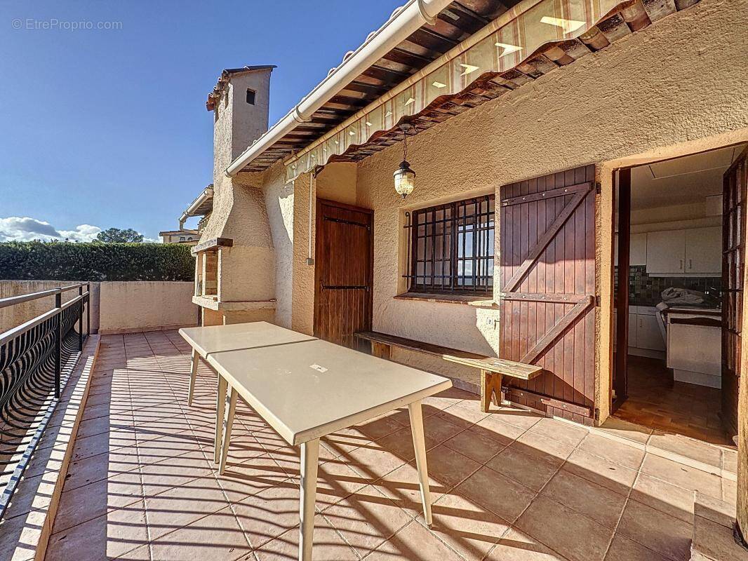 Maison à ROQUEBRUNE-SUR-ARGENS