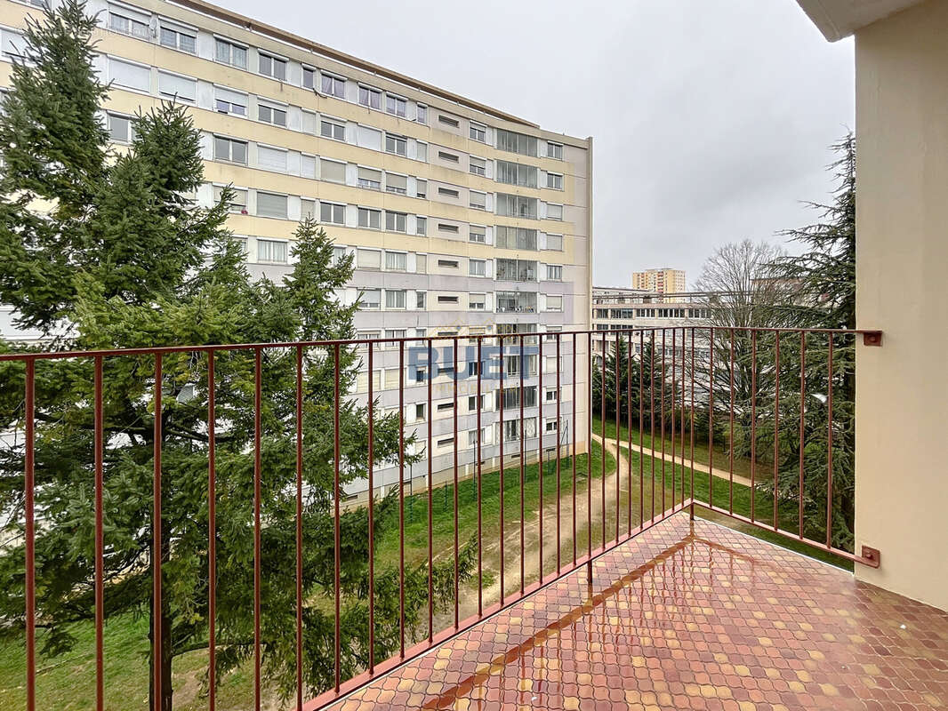 Appartement à CHENOVE