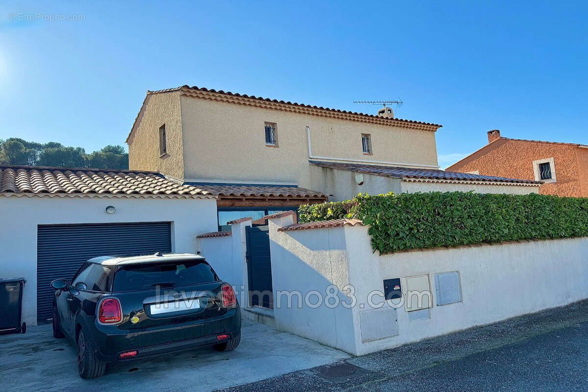 Maison à SIMIANE-COLLONGUE