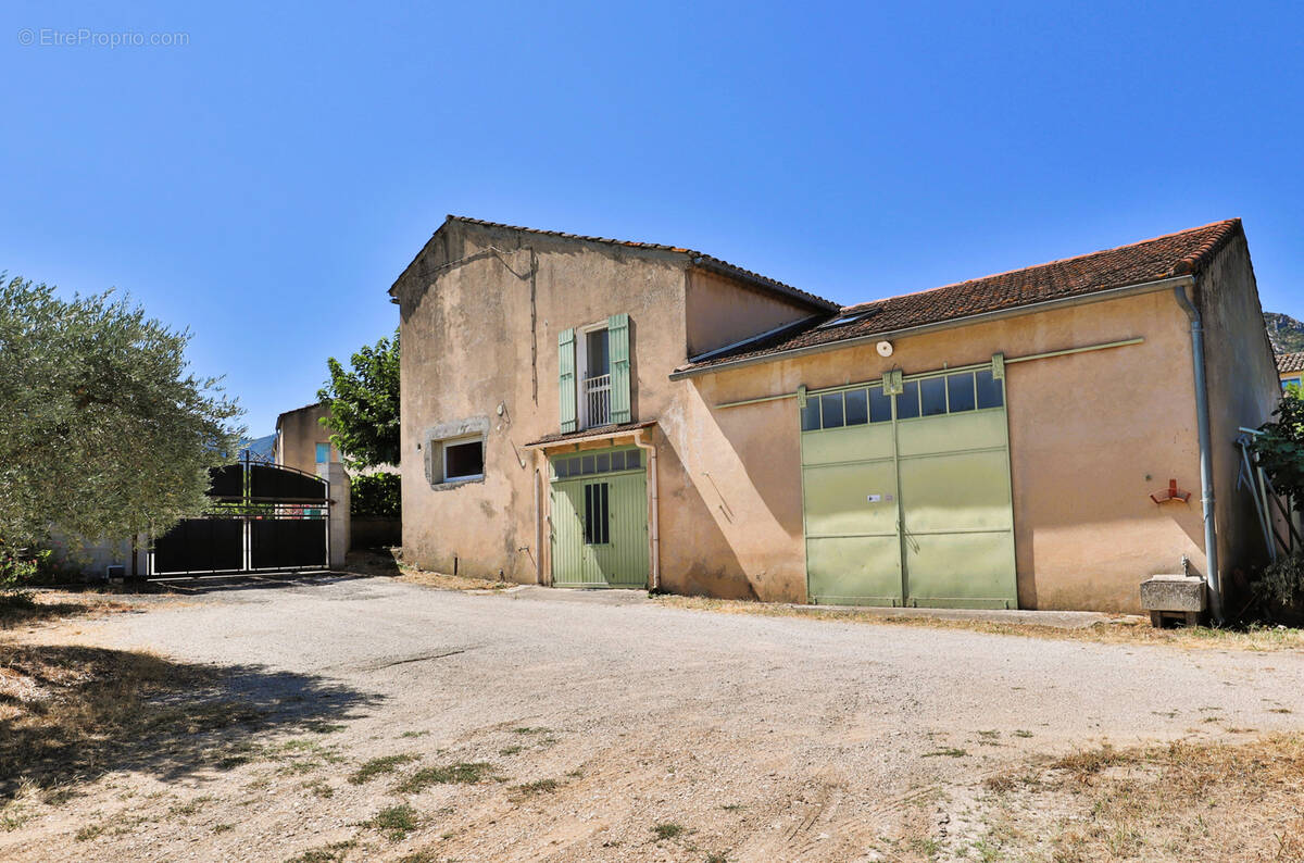 Maison à MAUBEC