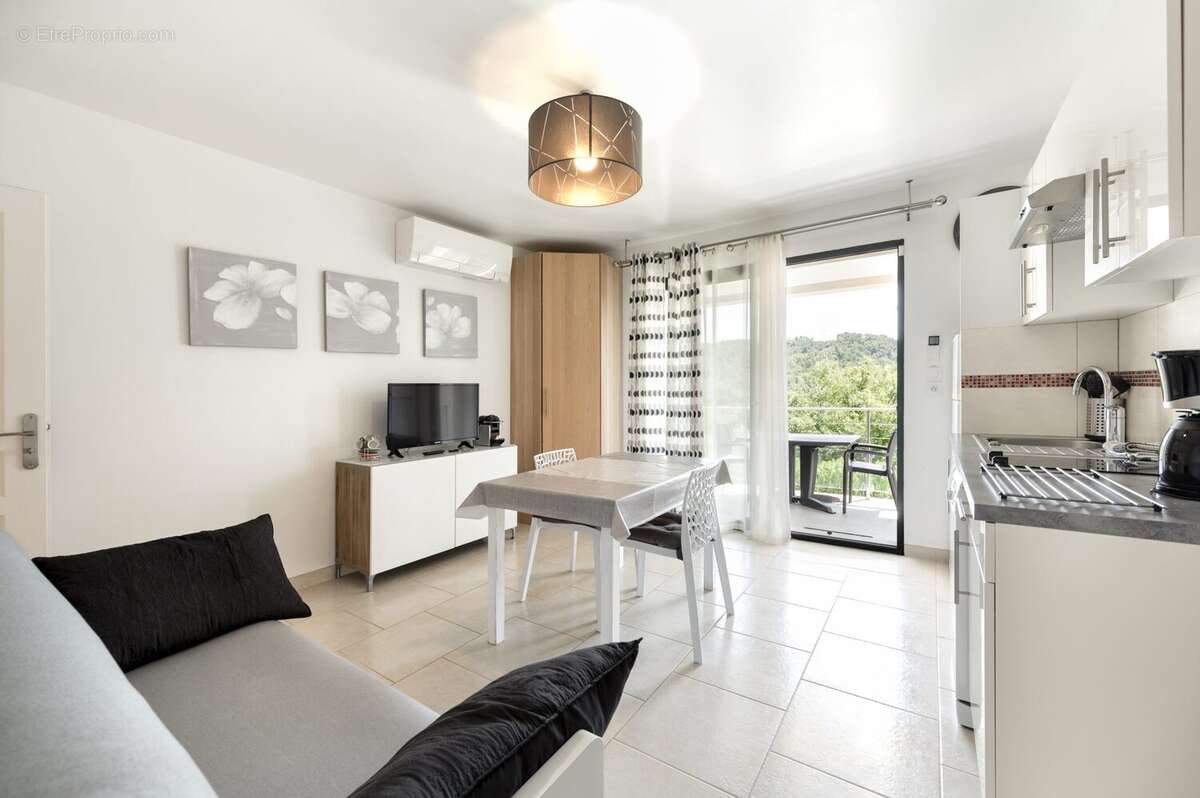 Appartement à GREOUX-LES-BAINS