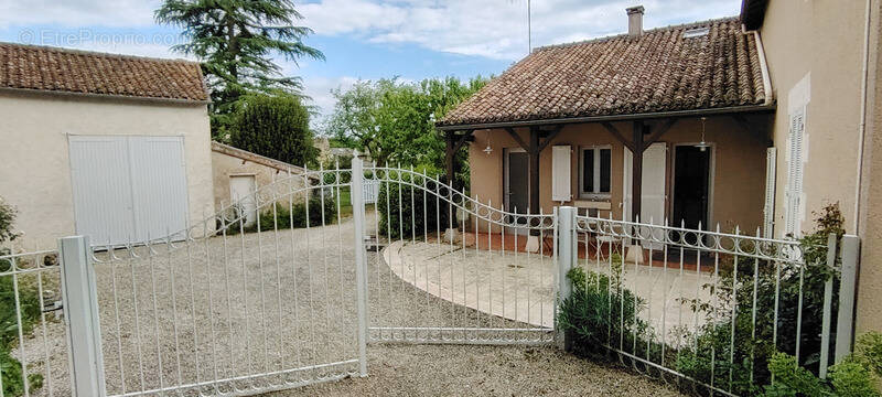 Maison à LA GRIMAUDIERE