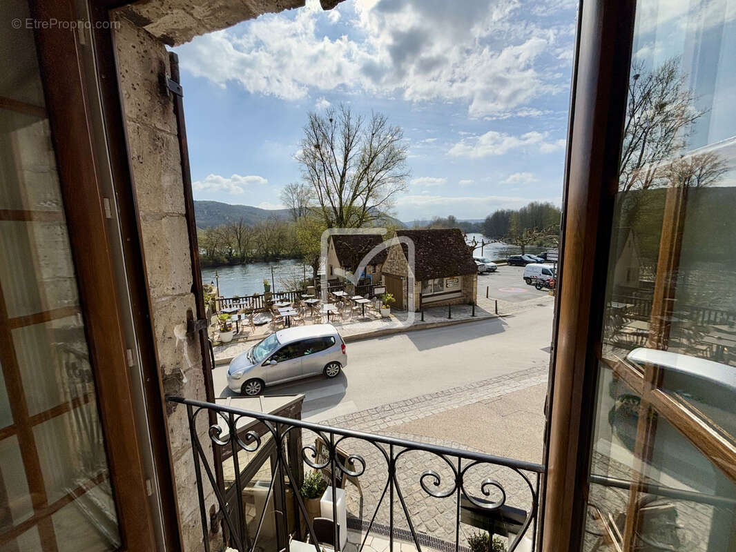 Commerce à BEYNAC-ET-CAZENAC