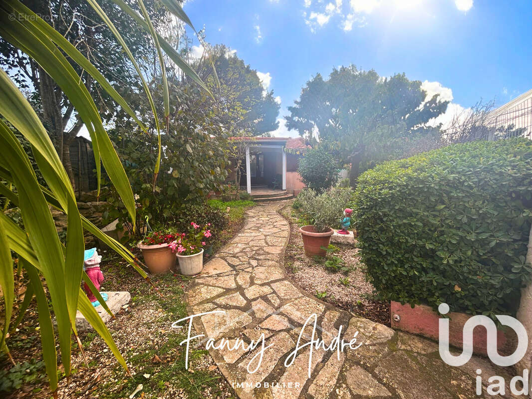 Photo 3 - Maison à LE CASTELLET