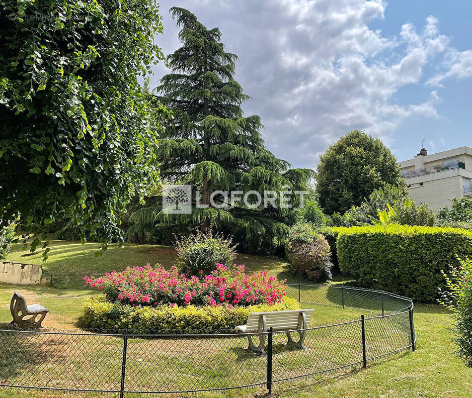 Appartement à L&#039;HAY-LES-ROSES