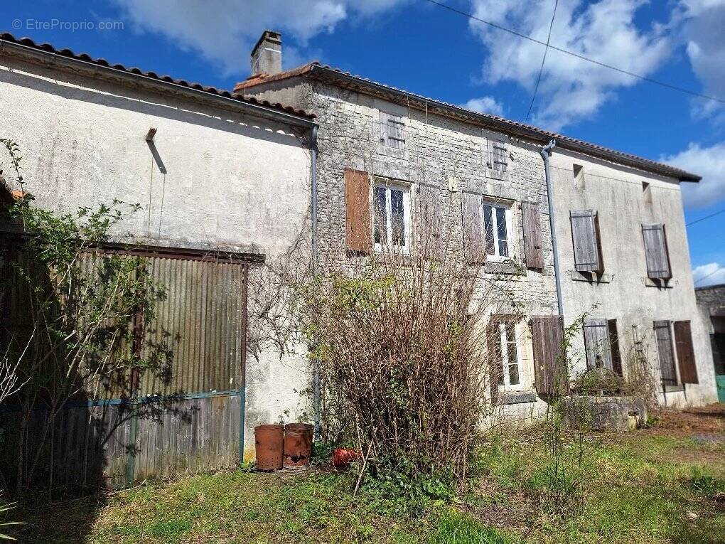Maison à COULGENS