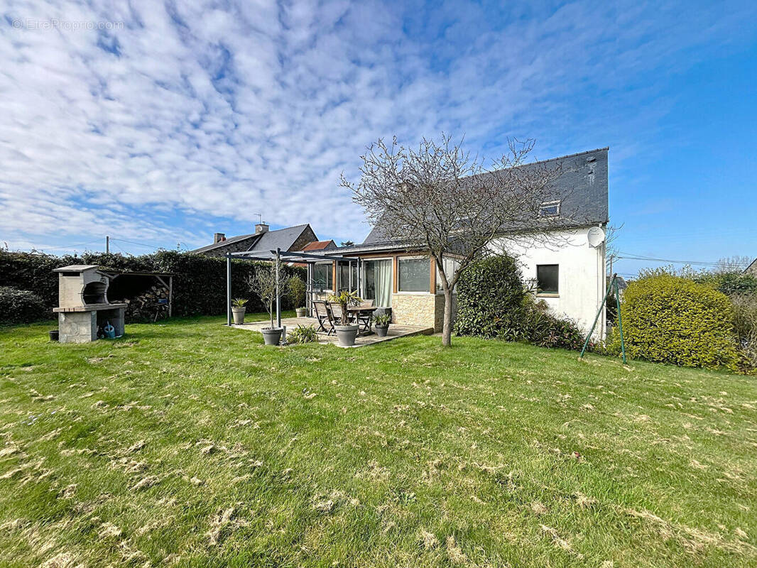 Maison à SAINT-MELOIR-DES-ONDES