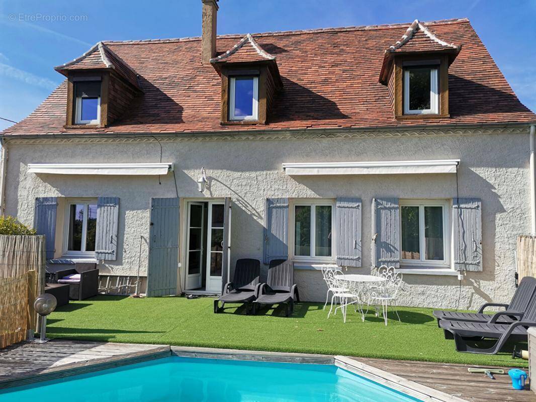 Maison à ANTONNE-ET-TRIGONANT