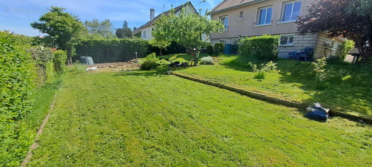 Maison à LA QUEUE-LES-YVELINES