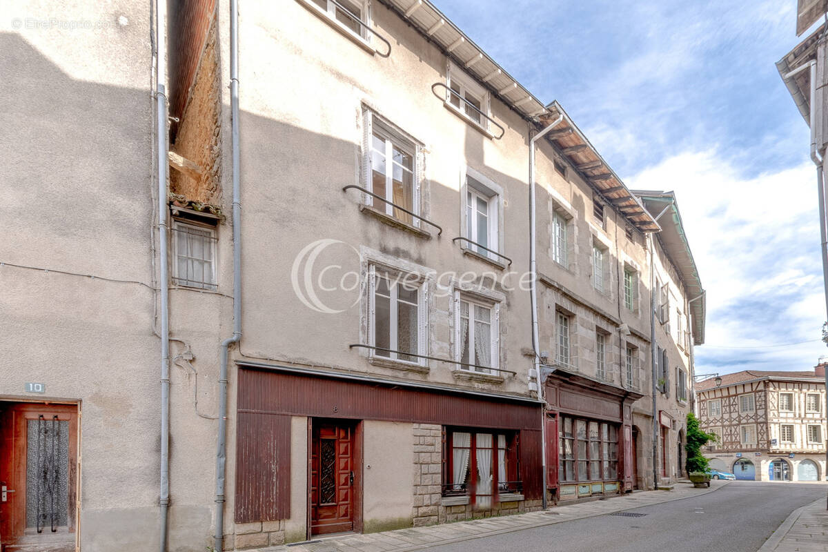 Appartement à SAINT-LEONARD-DE-NOBLAT