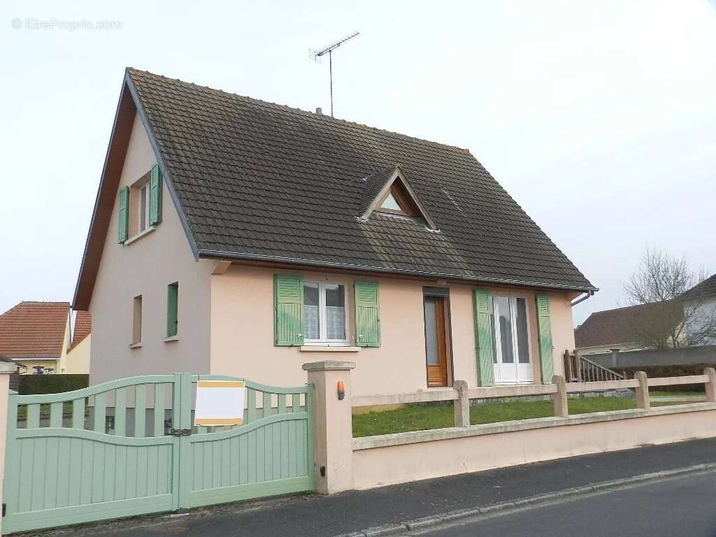 Maison à SAINT-PIERRE-SUR-DIVES