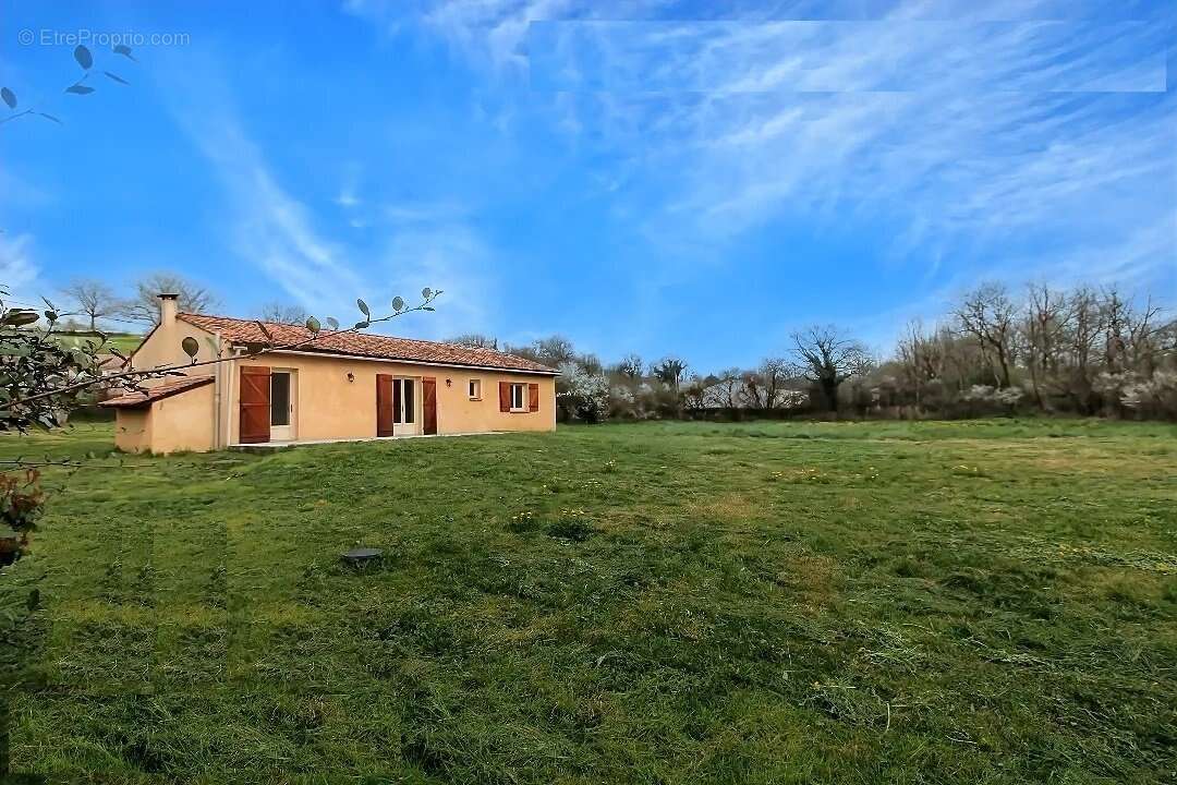 Maison à MONESTIES