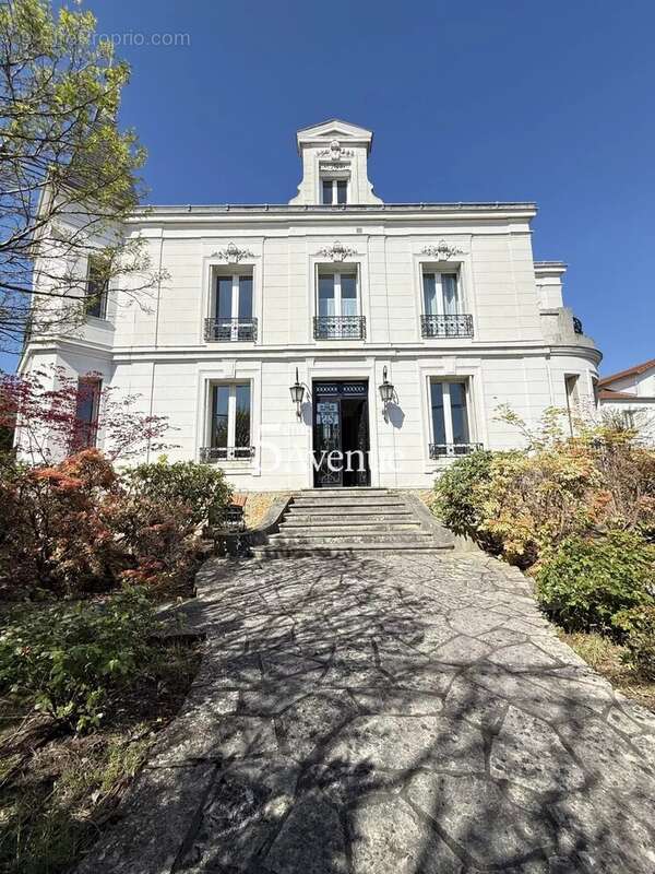Maison à SAINT-MAUR-DES-FOSSES