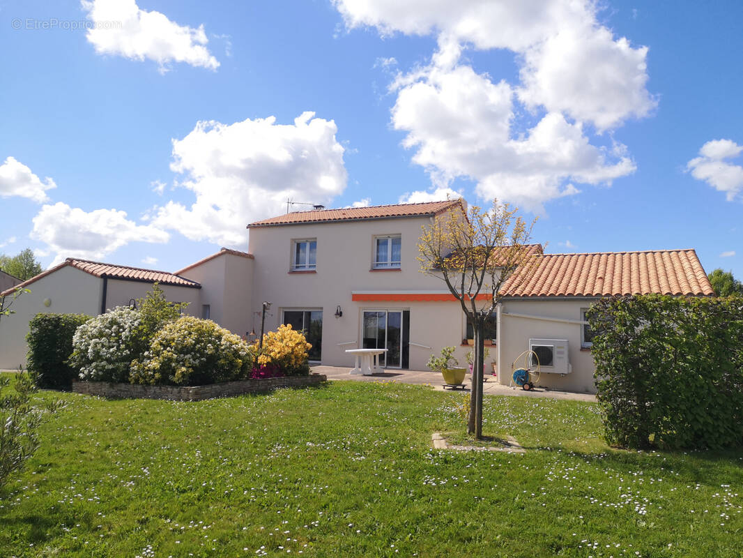 Maison à LES HERBIERS