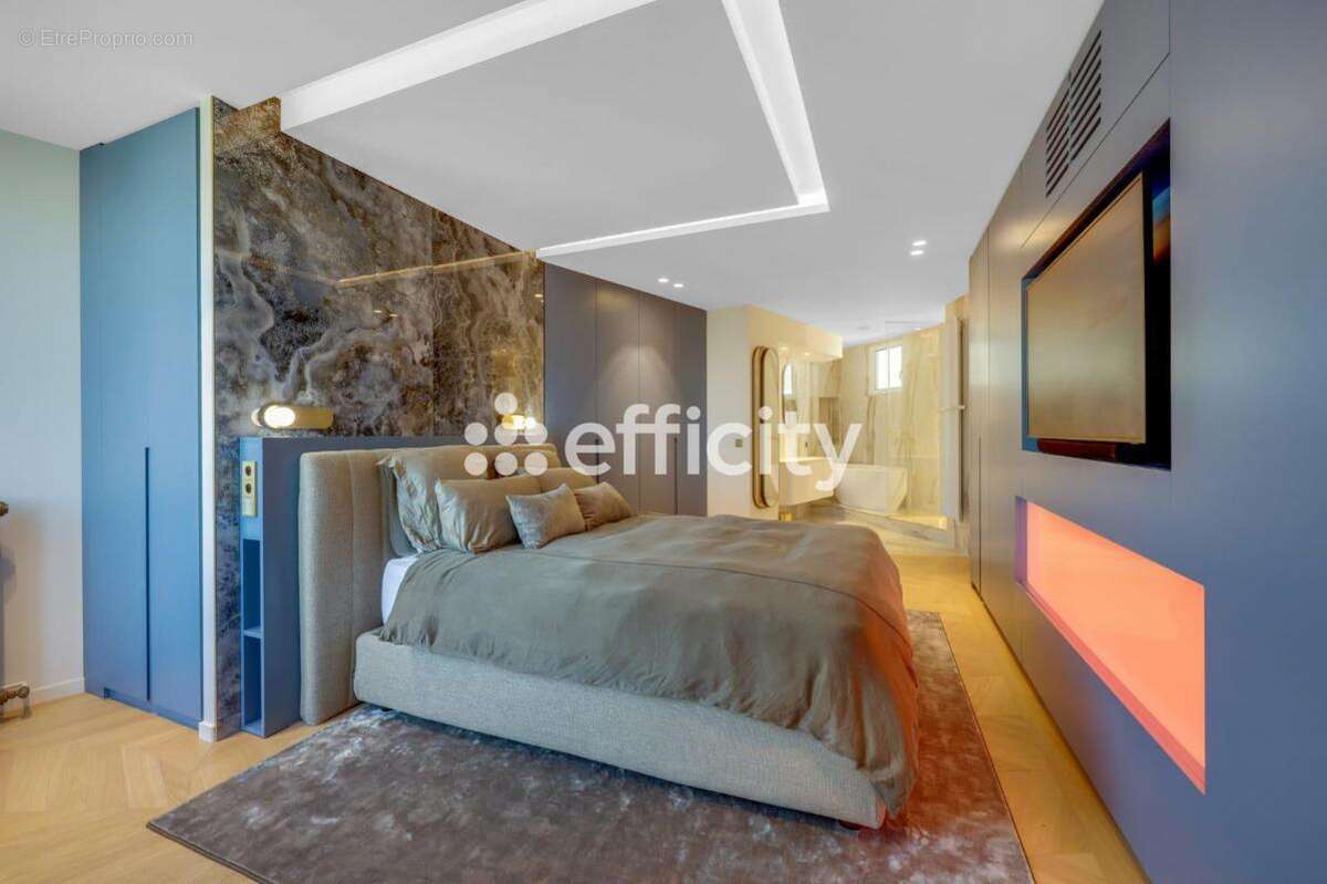 Appartement à PARIS-7E