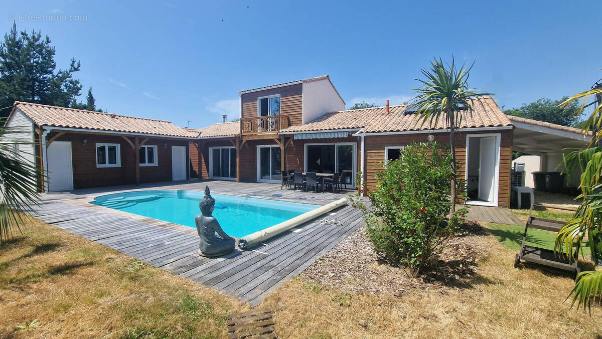 Maison à CHATEAUNEUF
