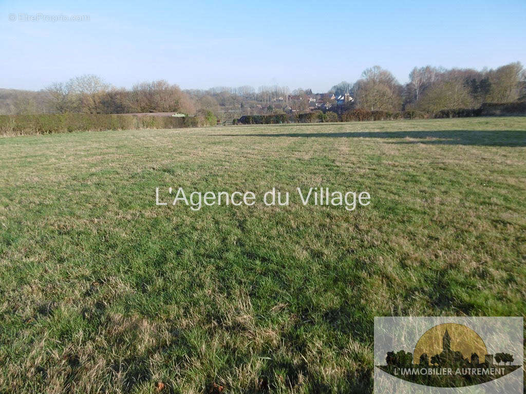 Terrain à AUNEUIL