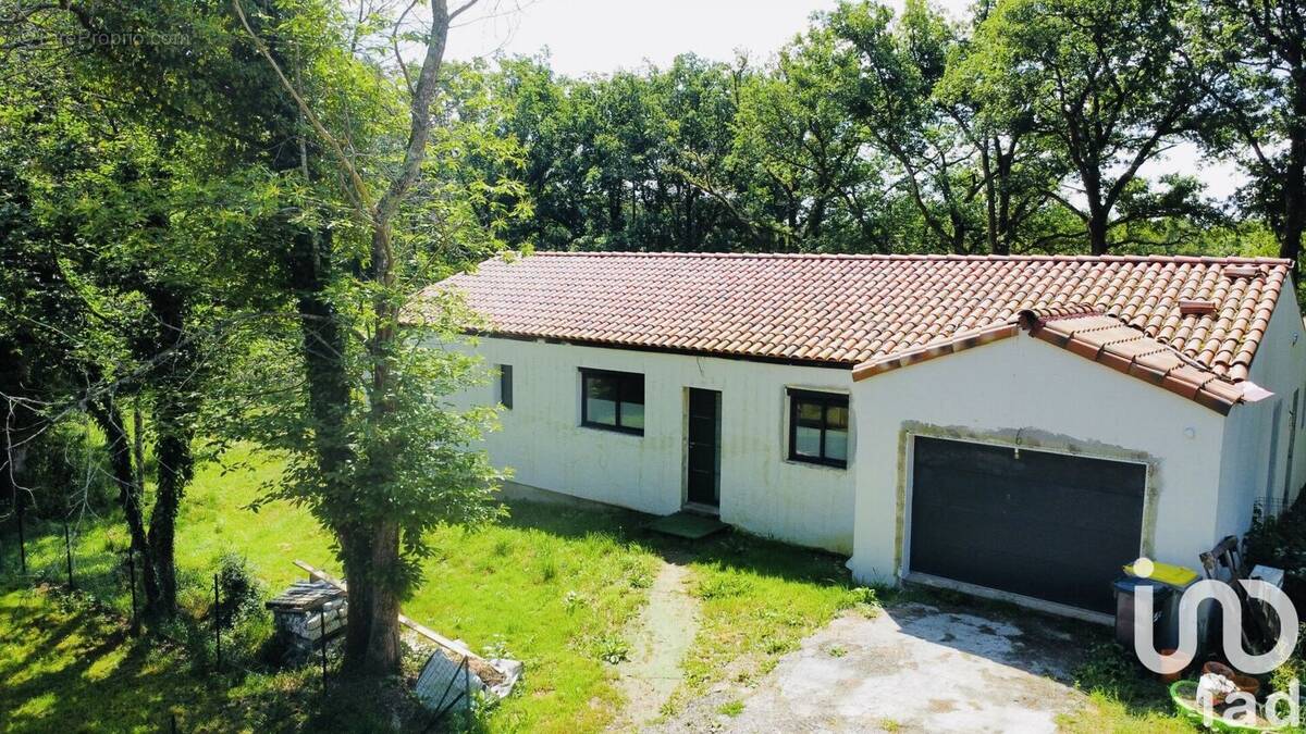 Photo 1 - Maison à LE GIVRE