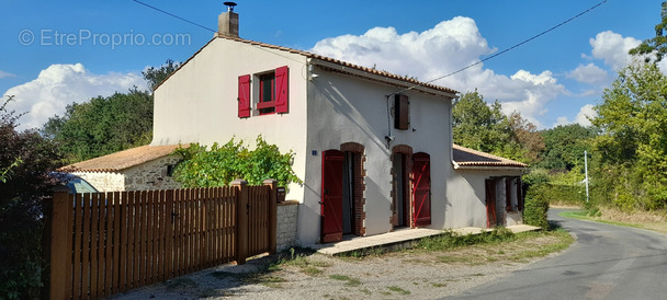 Maison à LE GIVRE