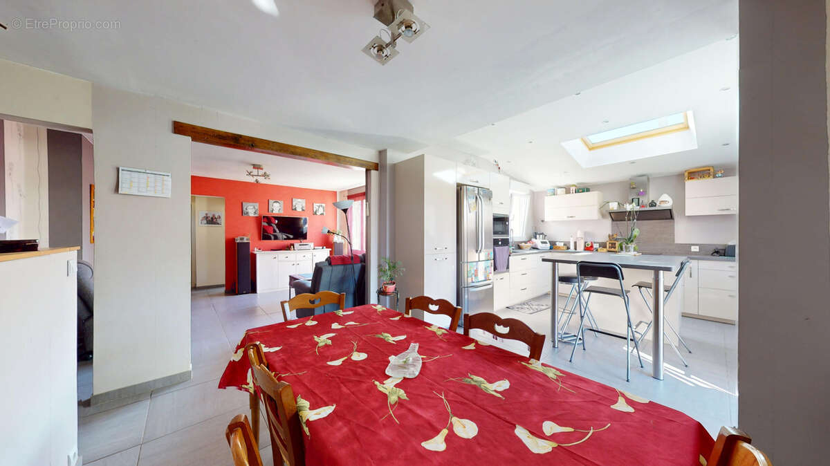 Maison à LES CLAYES-SOUS-BOIS