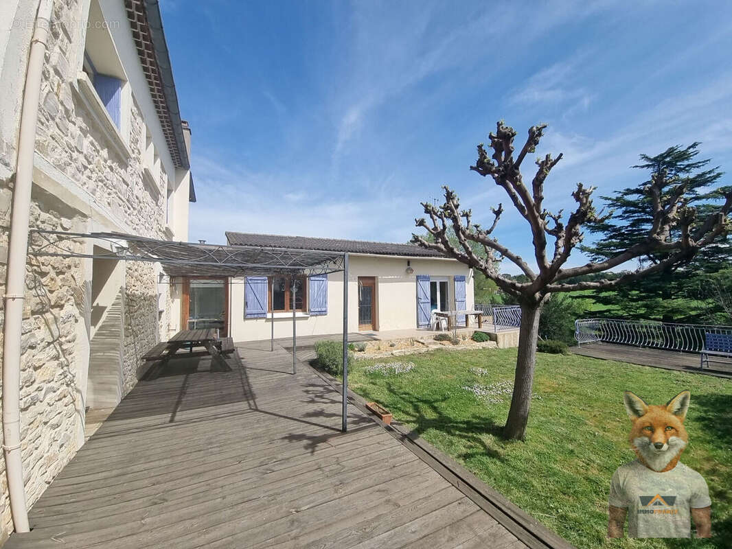 Maison à SAINT-HILAIRE-DE-BRETHMAS