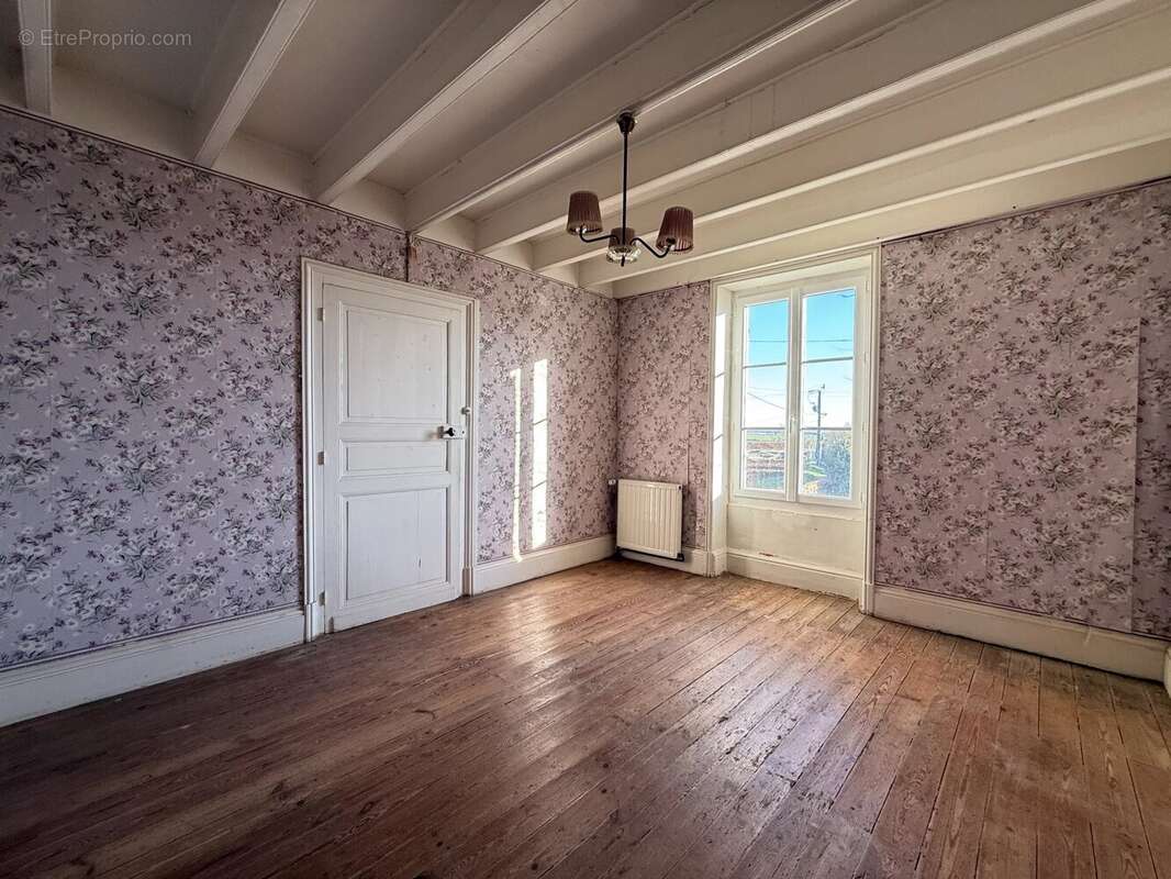 Maison à SOUVIGNE