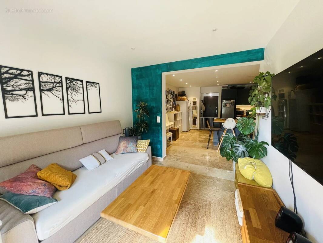 Appartement à CONTES