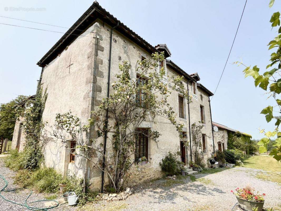 Maison à BUSSIERE-POITEVINE