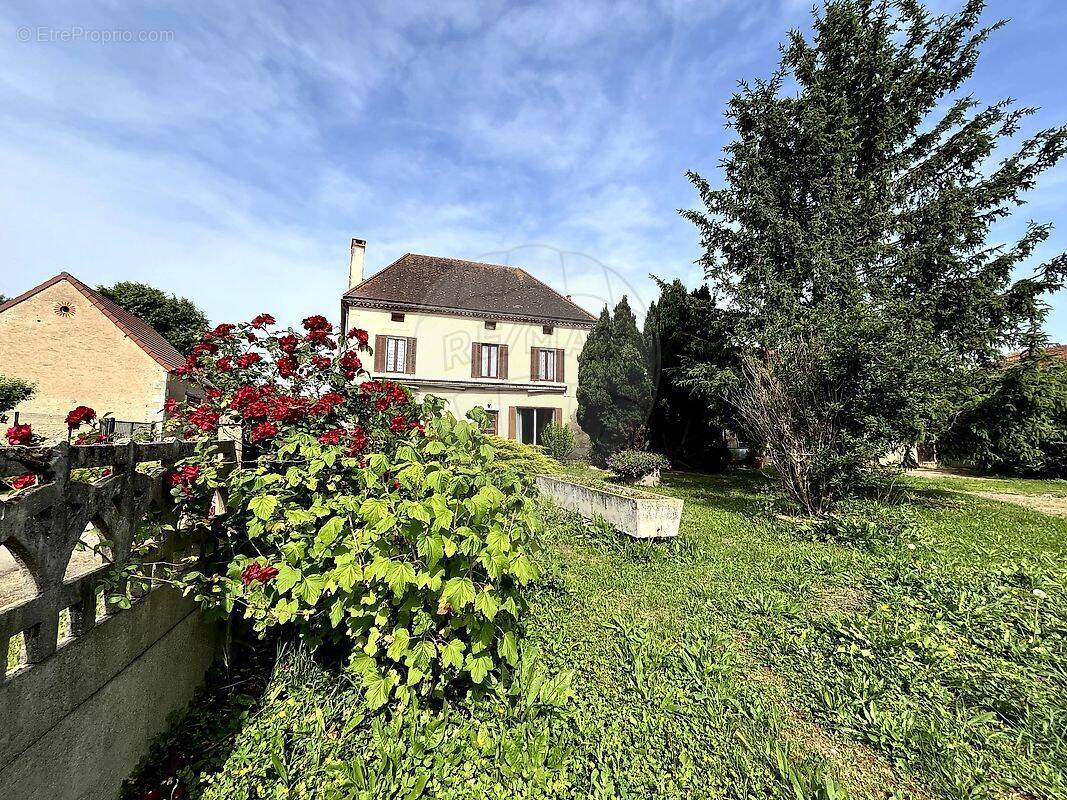 Maison à ETROUSSAT