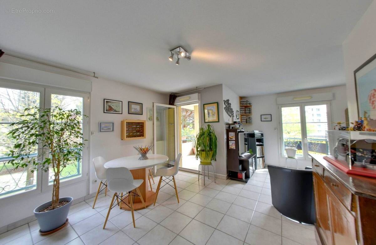 Appartement à FONTAINE