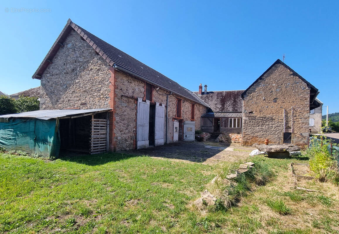 Maison à ROUSSILLON-EN-MORVAN