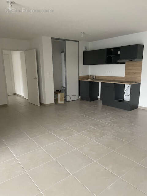 Appartement à GARONS