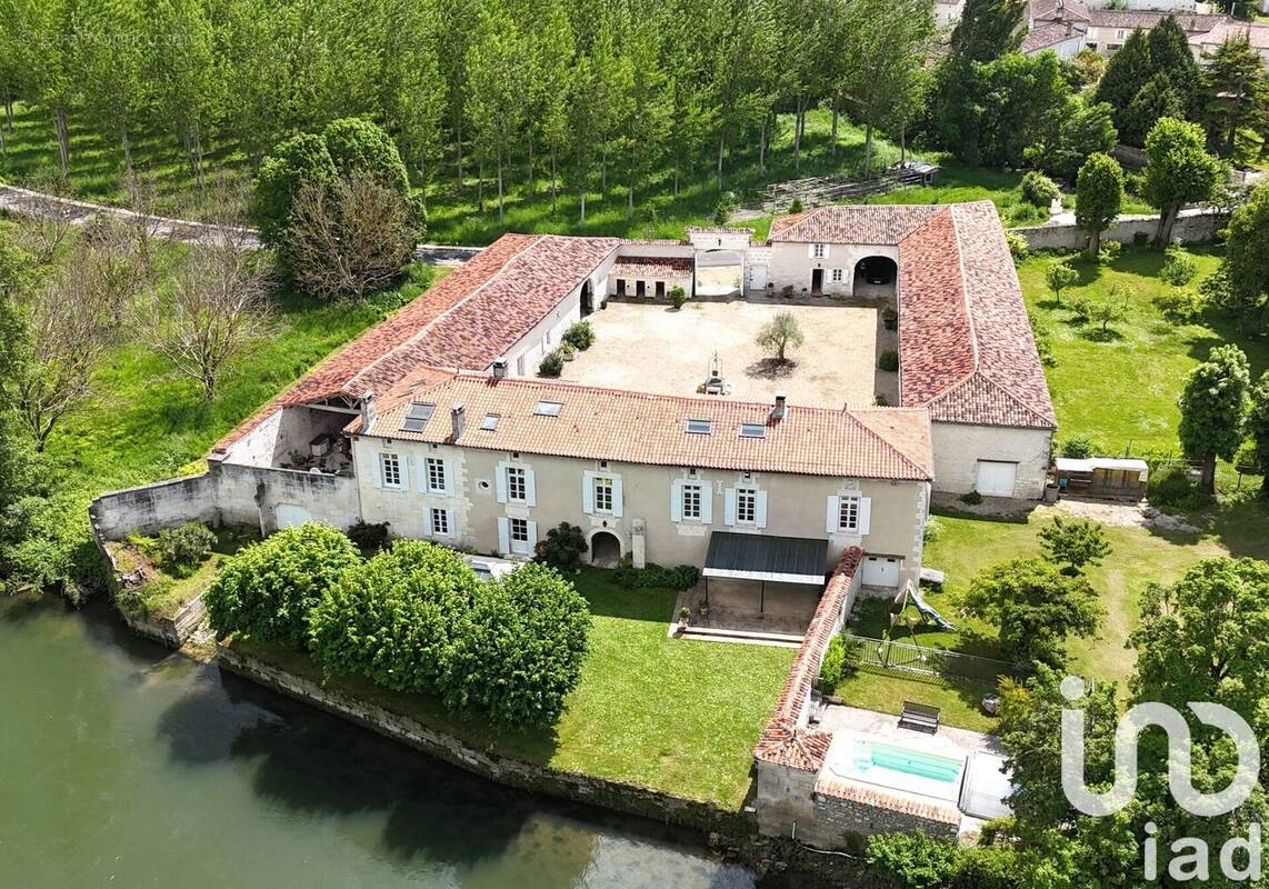 Photo 1 - Maison à BOURG-CHARENTE