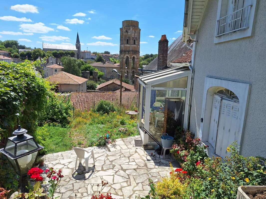 Maison à CHARROUX