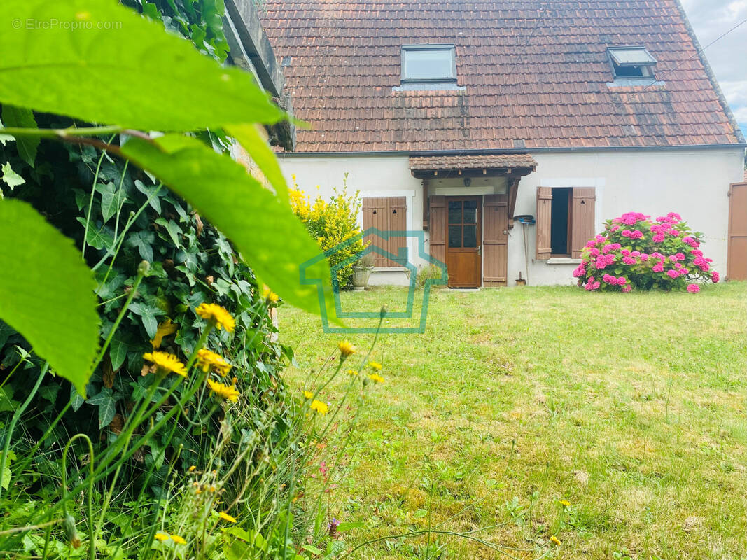 Maison à LA QUEUE-LES-YVELINES